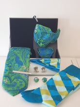 Laden Sie das Bild in den Galerie-Viewer, Teal Green Paisley