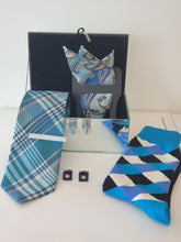 Laden Sie das Bild in den Galerie-Viewer, Light Blue Plaid