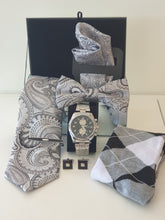 Laden Sie das Bild in den Galerie-Viewer, Silver and Black Paisley