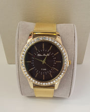 Laden Sie das Bild in den Galerie-Viewer, Blue and Beige Floral