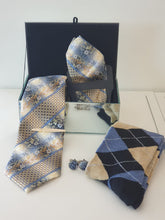 Laden Sie das Bild in den Galerie-Viewer, Blue and Beige Floral