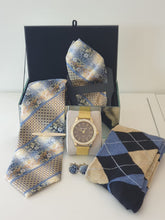 Laden Sie das Bild in den Galerie-Viewer, Blue and Beige Floral