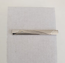 Laden Sie das Bild in den Galerie-Viewer, Cream and Gold Paisley