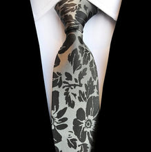 Laden Sie das Bild in den Galerie-Viewer, Ricnais Classic Silk Tie