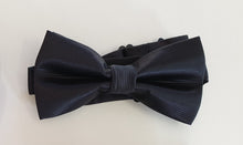 Carica l&#39;immagine nel visualizzatore di Gallery, Black Styles Silk Bow Ties

