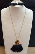 Laden Sie das Bild in den Galerie-Viewer, Black Fringe Tassel Necklace Set
