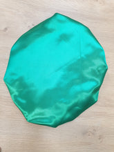 Laden Sie das Bild in den Galerie-Viewer, Green 3 in 1 Headwrap with Mask Set
