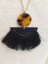 Laden Sie das Bild in den Galerie-Viewer, Black Fringe Tassel Necklace Set
