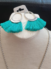 Laden Sie das Bild in den Galerie-Viewer, Teal Fringe Tassel Necklace Set
